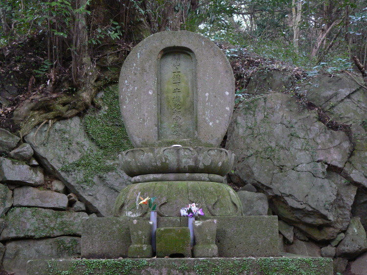 2007/3/31【神奈川県小田原花見】幽邃の長興山しだれ桜と玉宝寺五百羅漢【春日局の小田原墓】_b0116271_21204751.jpg