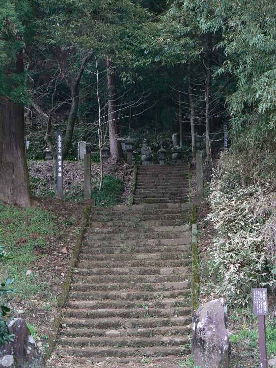 2007/3/31【神奈川県小田原花見】幽邃の長興山しだれ桜と玉宝寺五百羅漢【春日局の小田原墓】_b0116271_21232492.jpg