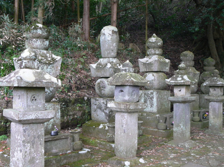 2007/3/31【神奈川県小田原花見】幽邃の長興山しだれ桜と玉宝寺五百羅漢【春日局の小田原墓】_b0116271_21271548.jpg