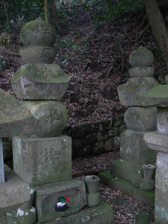 2007/3/31【神奈川県小田原花見】幽邃の長興山しだれ桜と玉宝寺五百羅漢【春日局の小田原墓】_b0116271_21294246.jpg