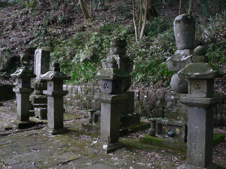 2007/3/31【神奈川県小田原花見】幽邃の長興山しだれ桜と玉宝寺五百羅漢【春日局の小田原墓】_b0116271_21294373.jpg
