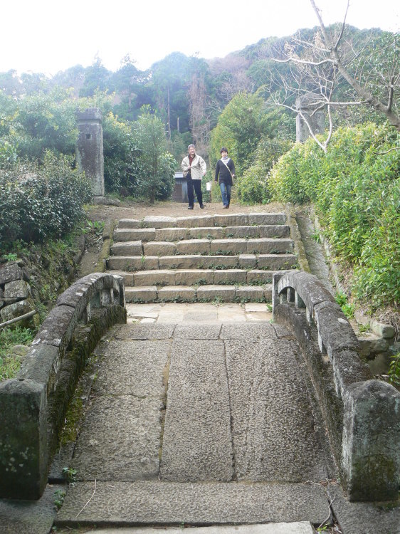 2007/3/31【神奈川県小田原花見】幽邃の長興山しだれ桜と玉宝寺五百羅漢【春日局の小田原墓】_b0116271_21362980.jpg
