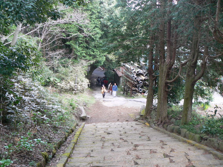 2007/3/31【神奈川県小田原花見】幽邃の長興山しだれ桜と玉宝寺五百羅漢【春日局の小田原墓】_b0116271_21363169.jpg