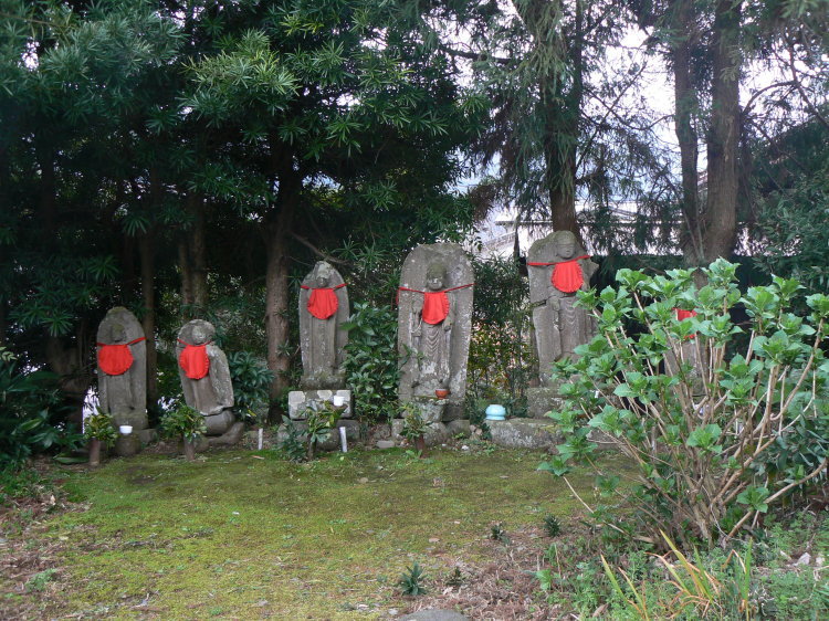 2007/3/31【神奈川県小田原花見】幽邃の長興山しだれ桜と玉宝寺五百羅漢【春日局の小田原墓】_b0116271_21390769.jpg