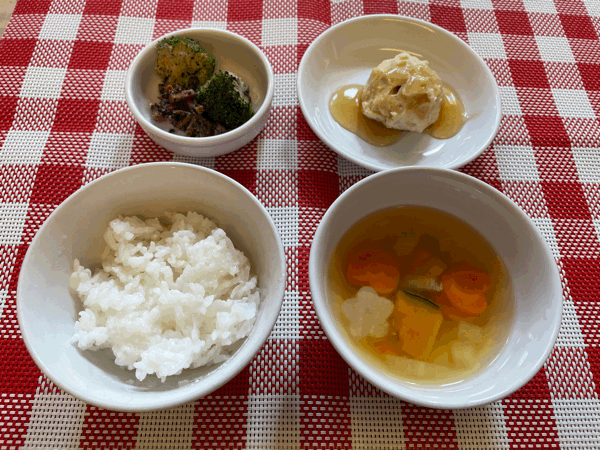 2/25の給食　　お誕生日献立でした！_c0293682_17442292.gif