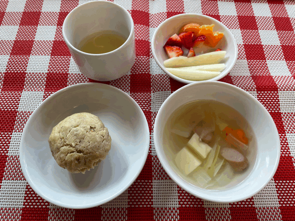 2/25の給食　　お誕生日献立でした！_c0293682_17451791.gif