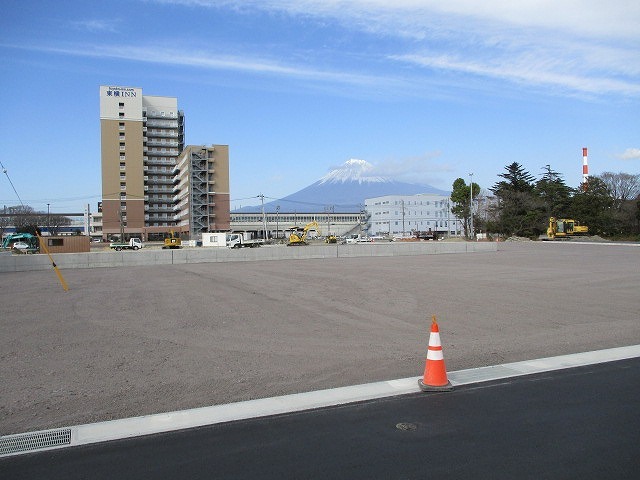 東側から西側、そして駅南口に向かい整備が進む新富士駅南地区土地区画整理事業」区域をウォーキング_f0141310_08240201.jpg