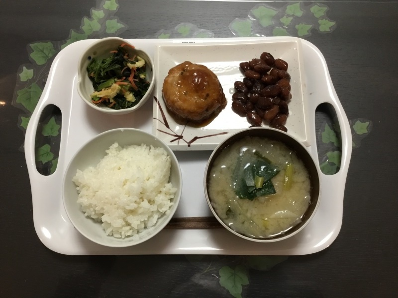 夕食 山芋とレンコンのつくね ほうれん草の煮浸し 金時豆 今日の献立 夕食 山芋とレンコンのつくね ほうれん草の煮浸し 金時豆 今日の献立
