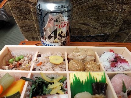近鉄特急 しまかぜの特製幕の内弁当 さくらの香り3 近鉄特急 しまかぜの特製幕の内弁当 さくらの香り3