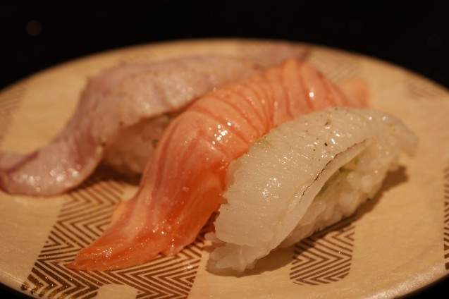 金沢の回転ずし・・・なめたらいかんぜよ!_d0377645_22392330.jpg