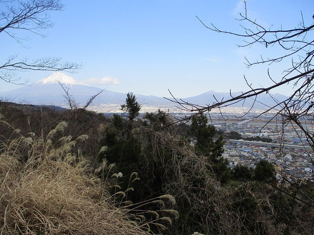 富士山・富士川・富士市街地を見下ろす絶景を期待したが… 工事中でダメだった野田山健康緑地公園キャンプ場_f0141310_07493122.jpg