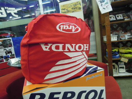 貴重でレプソルなヘルメット入荷しましたよ?ですやん!_f0056935_18320884.jpg