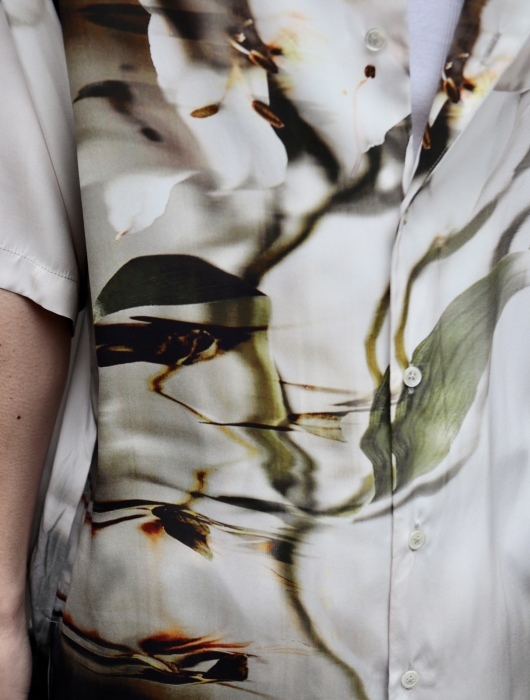人気のシルクシャツ。TAAKK : BENT FLOWER SILK : BIRTH DAY