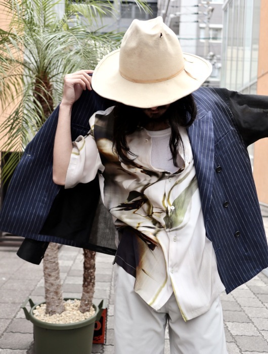 人気のシルクシャツ。TAAKK : BENT FLOWER SILK : BIRTH DAY