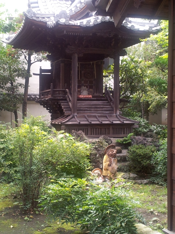 2013/7-9【写真日記】浅草日輪寺と平将門首塚、浅野内匠頭切腹の地、芝大門、五島美術館の古墳、マルナン渋谷閉店_b0116271_10092485.jpg