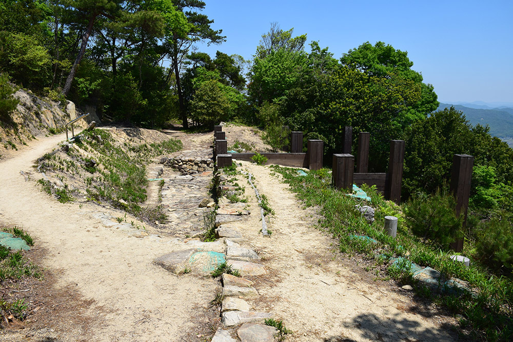 桃太郎伝説の地、鬼ノ城跡を歩く。 その4 <南門・第3水門>_e0158128_19075548.jpg