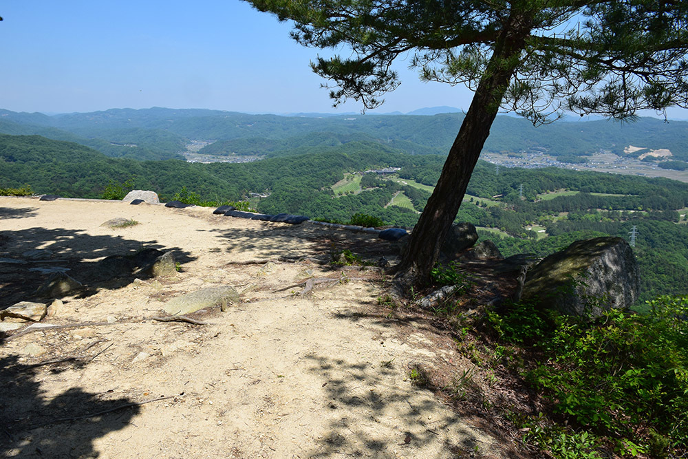 桃太郎伝説の地、鬼ノ城跡を歩く。 その4 <南門・第3水門>_e0158128_19391658.jpg