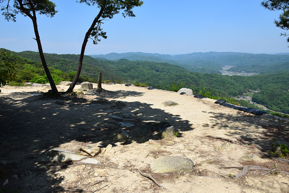 桃太郎伝説の地、鬼ノ城跡を歩く。 その4 <南門・第3水門>_e0158128_19404299.jpg