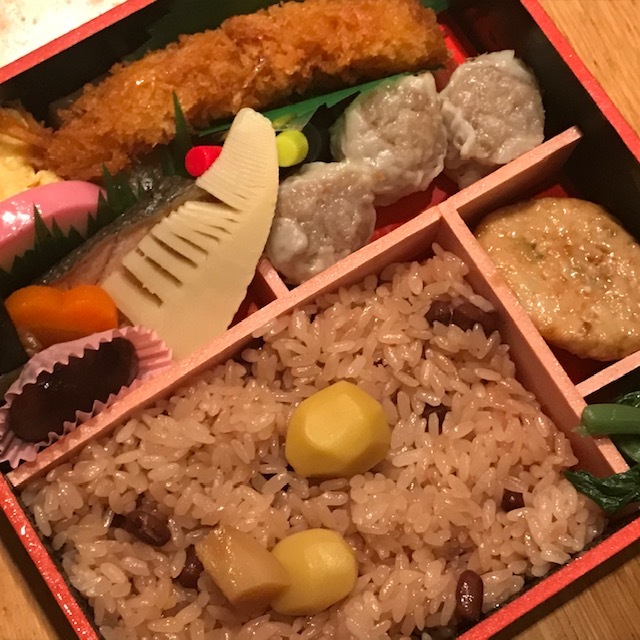 久しぶりにお赤飯弁当_c0343447_08570613.jpg