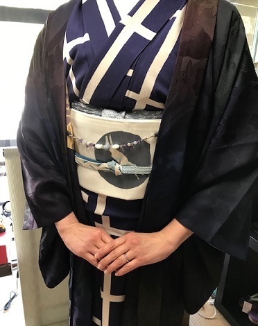 着物でご来店・金子國義、兎の帯・カトレアの羽織。 : きもの 鶴のブログ