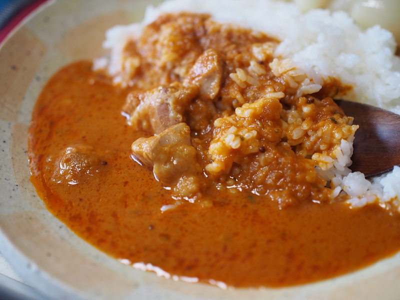 【レトルトカレー食べ比べ㉞】新発売 S&B SPICE LOVERS 「スパイスチキンカレー 中辛」_b0008655_15295554.jpg
