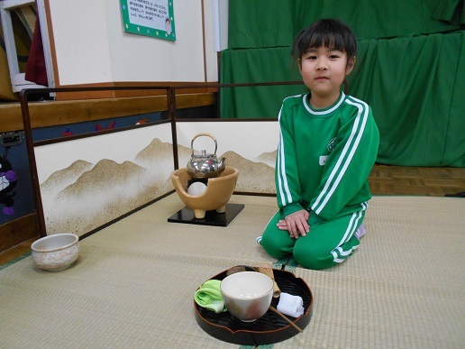 すみれ組 最後のお茶のおけいこ_c0212598_14174931.jpg