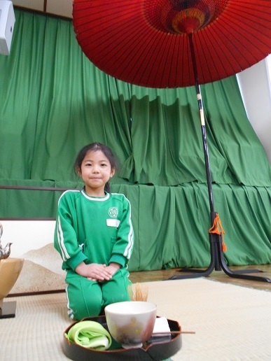 すみれ組 最後のお茶のおけいこ_c0212598_14340374.jpg