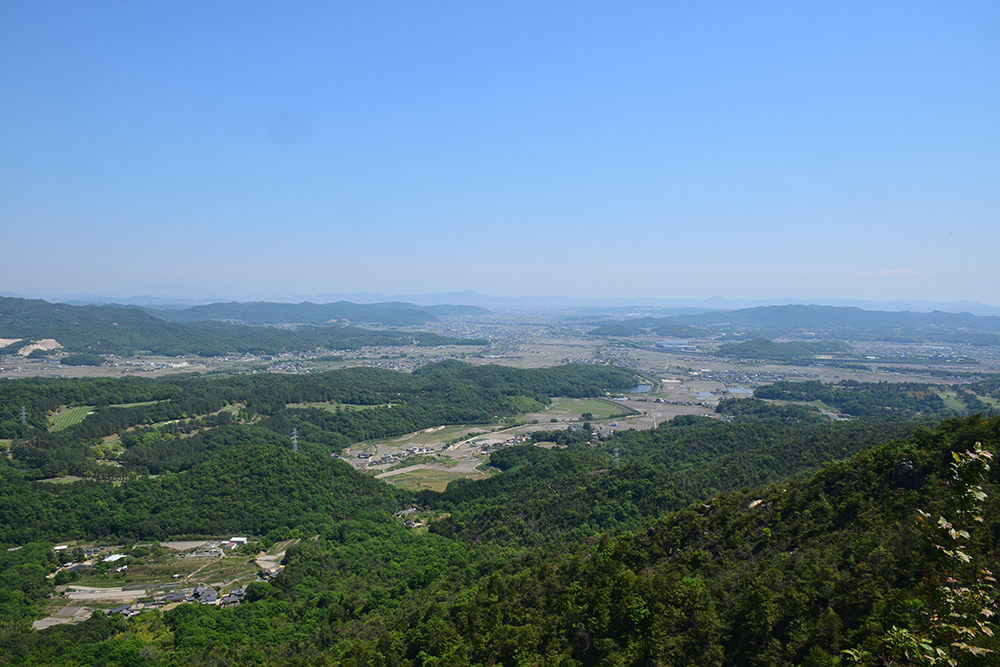 桃太郎伝説の地、鬼ノ城跡を歩く。 その6 <屏風折れ石垣>_e0158128_15371202.jpg