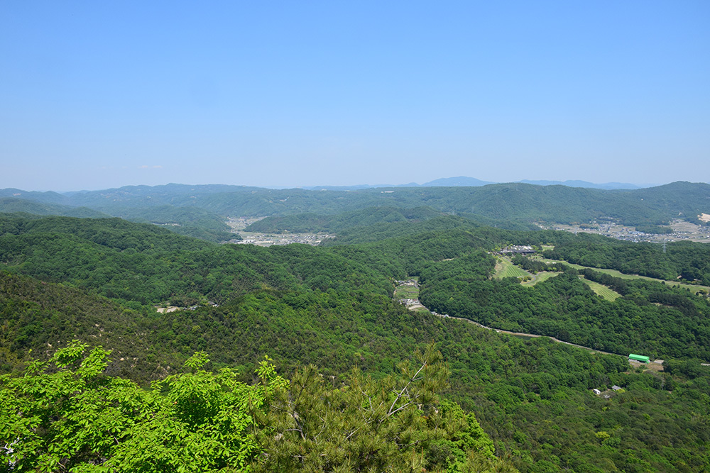 桃太郎伝説の地、鬼ノ城跡を歩く。 その6 <屏風折れ石垣>_e0158128_15381427.jpg