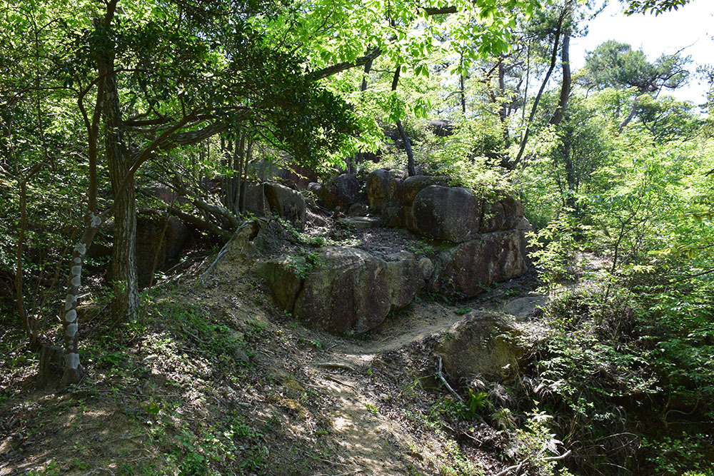 桃太郎伝説の地、鬼ノ城跡を歩く。 その7 <温羅旧跡~北門>_e0158128_17042017.jpg
