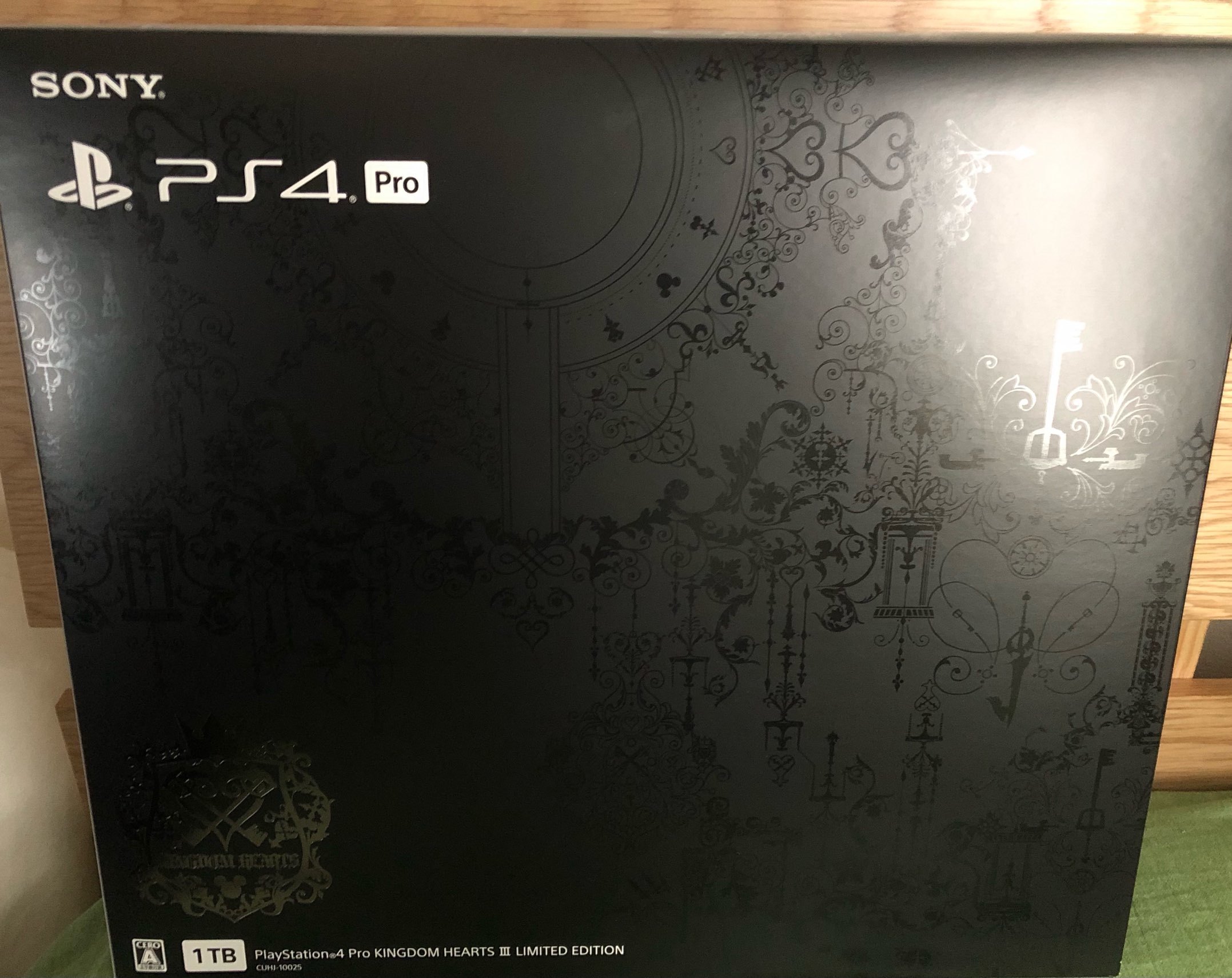 KH3仕様のPS4 Pro同梱版「PS4 Proキングダムハーツ3 KH3仕様のPS4 Pro同梱版「PS4 Proキングダムハーツ3