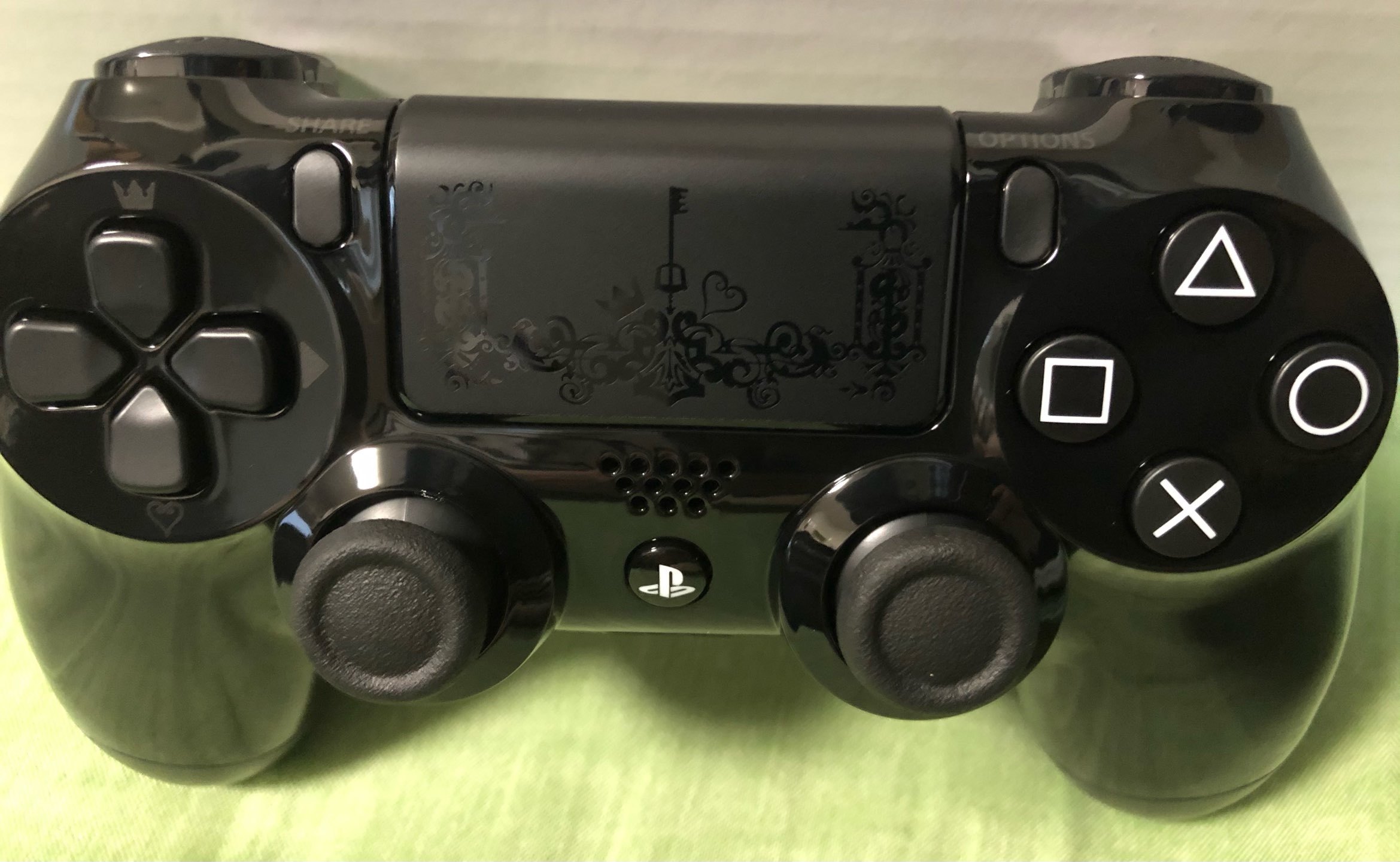 KH3仕様のPS4 Pro同梱版「PS4 Proキングダムハーツ3 KH3仕様のPS4 Pro同梱版「PS4 Proキングダムハーツ3