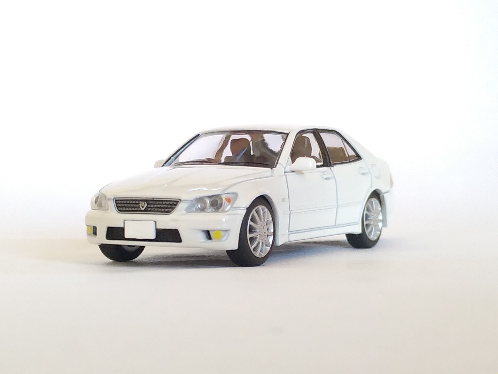トミーテック Lv N227a トヨタ アルテッツァrs0 Lエディション 白 燃やせないごみ研究所