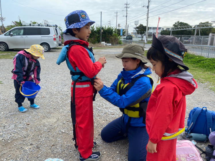 春のあおぞら学童クラブ〔3/6〕今年最初の海遊びは、SUPに乗って青い海にこぎ出そう〜!足湯に焚き火にあったまるイベントも!_d0363878_20491292.jpg