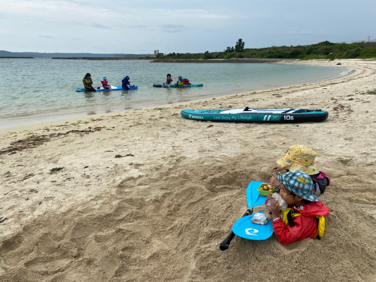 春のあおぞら学童クラブ〔3/6〕今年最初の海遊びは、SUPに乗って青い海にこぎ出そう〜!足湯に焚き火にあったまるイベントも!_d0363878_20542692.jpg