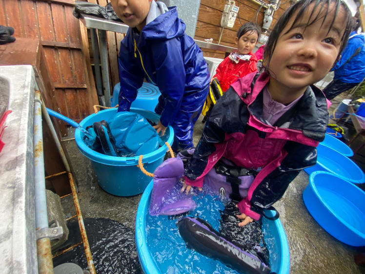 春のあおぞら学童クラブ〔3/6〕今年最初の海遊びは、SUPに乗って青い海にこぎ出そう〜!足湯に焚き火にあったまるイベントも!_d0363878_20551986.jpg