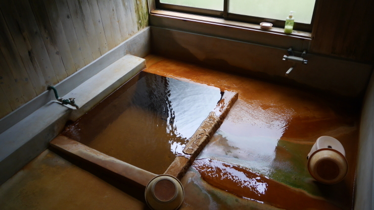 三瓶高原の片隅に沸く濃厚な炭酸の湯-小屋原温泉・熊谷旅館_a0385880_19515506.jpg