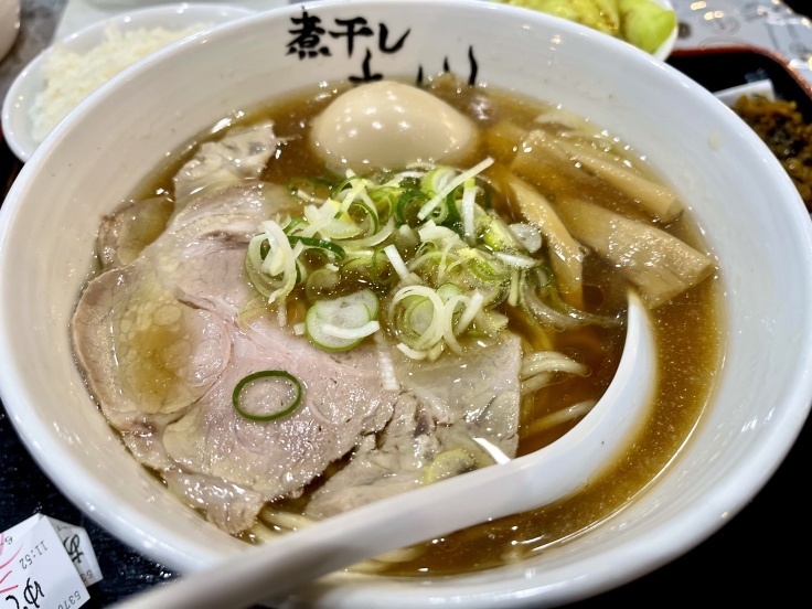 あっさり味玉ラーメンと茹でキャベツ(小ライスつき)@煮干しラーメン青樹(立川)_c0212604_12370051.jpeg