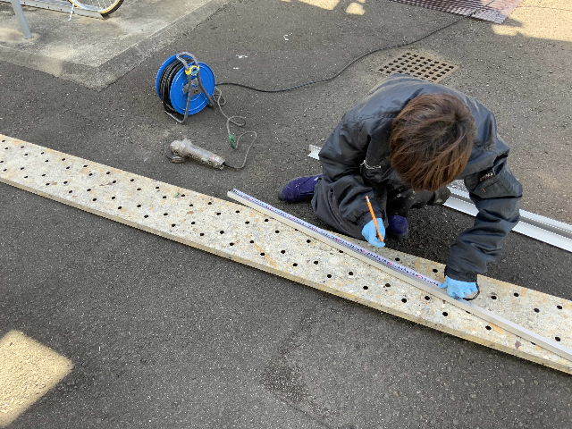 Y と 駐輪場屋根 と H 物件と 明日の準備_f0031037_16555498.jpg