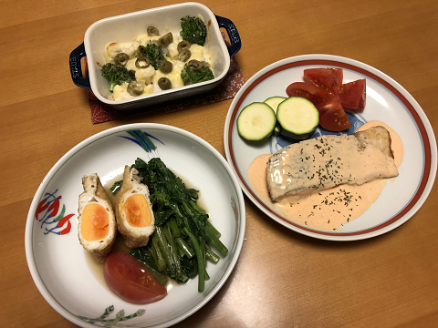 本マスムニエルのハリッサマヨネーズ添えと 花野菜チーズ焼きと 巾着玉子と野良ぼう菜の煮物 それにお味噌汁 かやうにさふらふ 本マスムニエルのハリッサマヨネーズ添えと 花野菜チーズ焼きと 巾着玉子と野良ぼう菜の煮物 それにお味噌汁 かやうにさふらふ