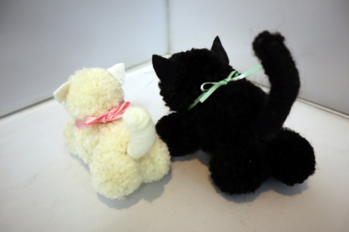 ポンポン人形　～ 白猫と黒猫 ～_e0222340_15430661.jpg