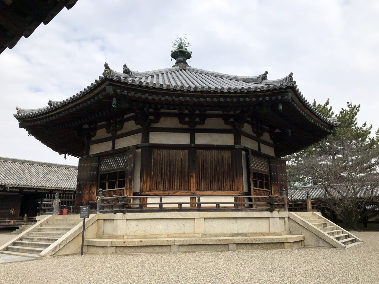 奈良の旅 16 法隆寺夢殿_a0092659_15245045.jpeg