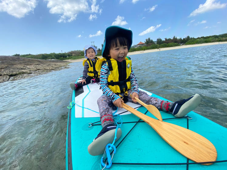青空ようちえん〔平日〕今日はSUPに乗って2歳と3歳の海デート。穏やかな午後の海をのんびりと、たっぷりと楽しみました。_d0363878_19085494.jpg