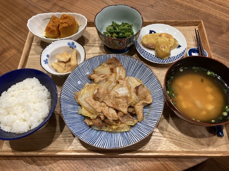 献立 豚肉と白菜のコチジャン炒め 油揚げのカリカリ焼き かぼちゃの煮物 菜の花の辛子和え 安納芋のグリル 豆腐のお味噌汁 Kajuの 今日のお料理 簡単レシピ