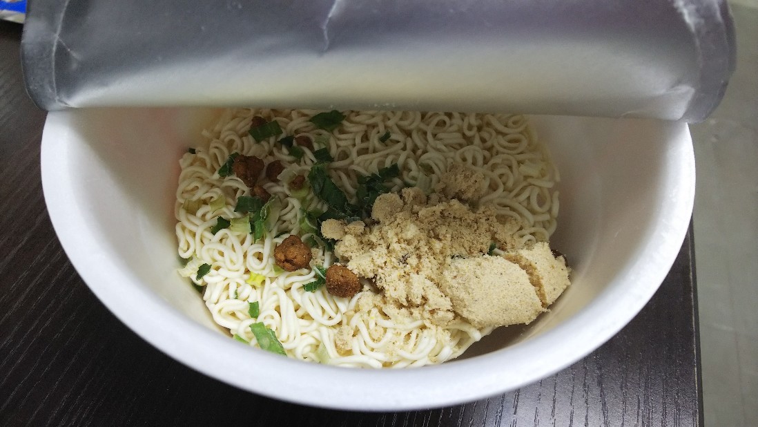 サンヨー食品「創味シャンタン　四川花椒香る坦々麺」_c0404632_05340760.jpg