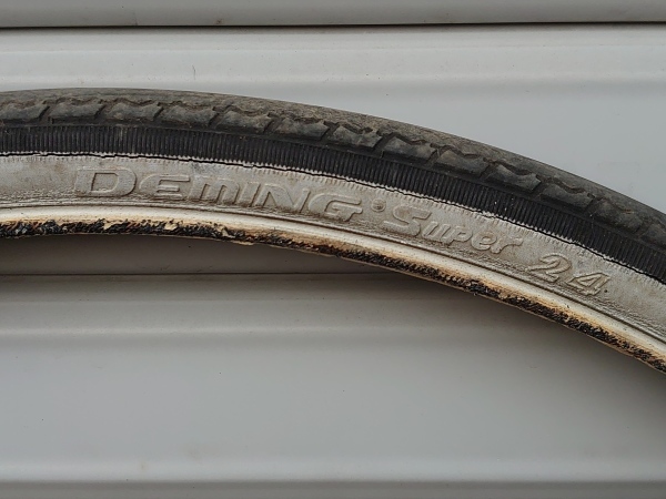 MIYATA KARUWAZA ママチャリのタイヤ交換 : 見分森