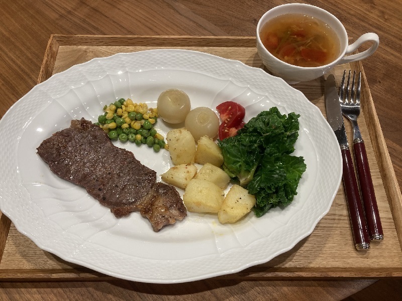 献立 ステーキ 付け合わせ野菜いろいろ 野菜スープ 手作りパン Kajuの 今日のお料理 簡単レシピ