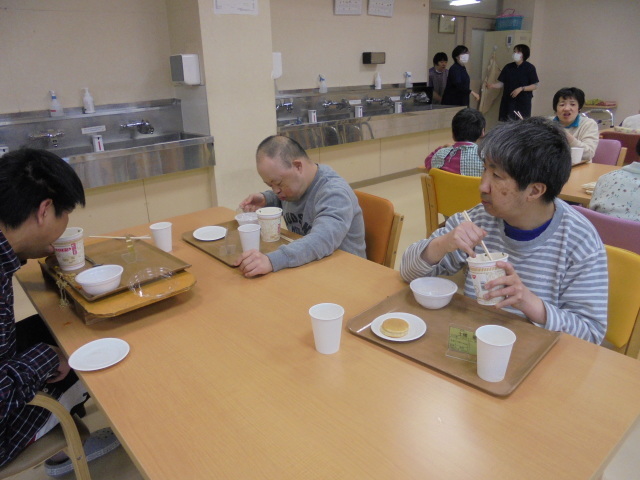非常食を食べよう_e0348093_17402331.jpg