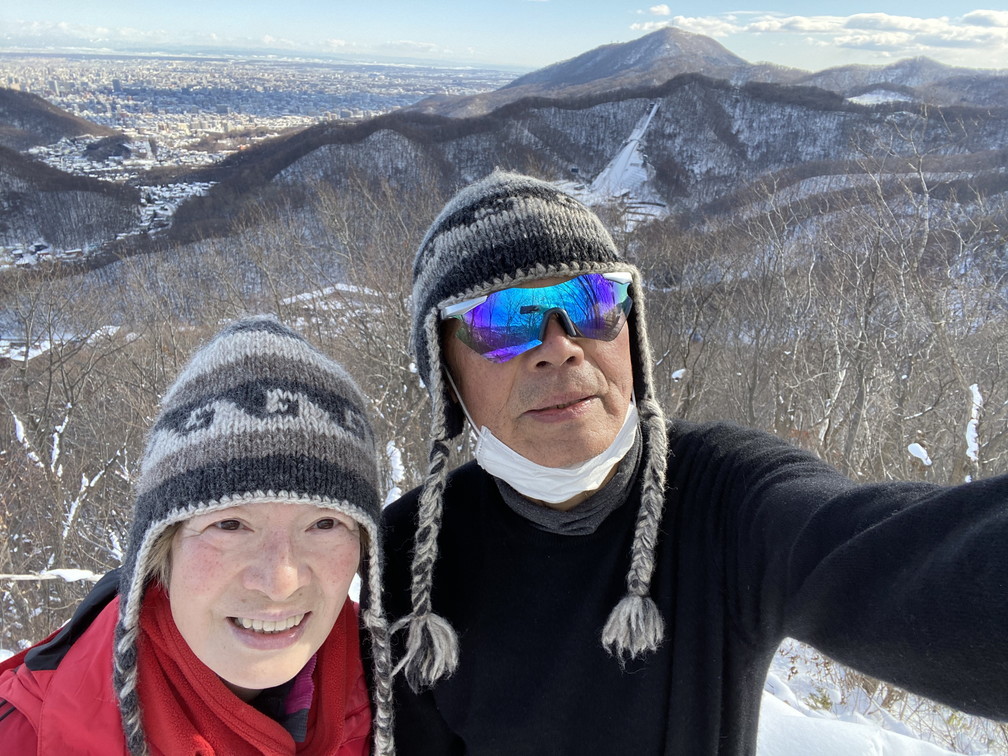 2021年1月 『札幌の裏庭を登る、そして食べる』 January 2021 \"Winter Hiking and Eating in Sapporo\"_c0219616_09494912.jpg