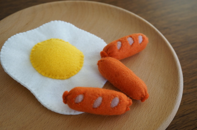 手作りままごと フェルトの目玉焼きとウインナー Yukkescrap 手作りままごと フェルトの目玉焼きとウインナー Yukkescrap